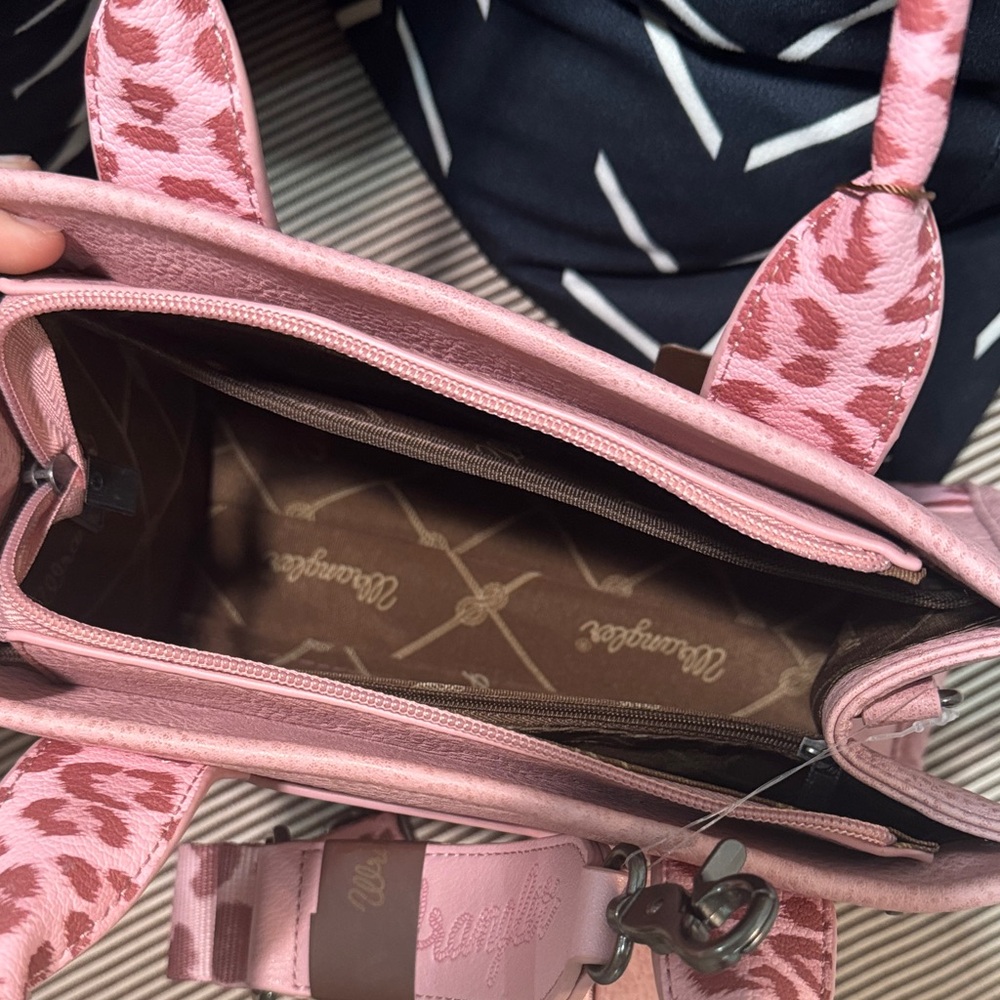 NWT Wrangler Pink and Leopard Women's Tote - Picture 4 of 4